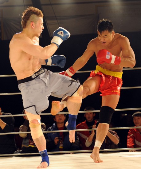 图文-中日国际武术搏击对抗赛赛况 力量的