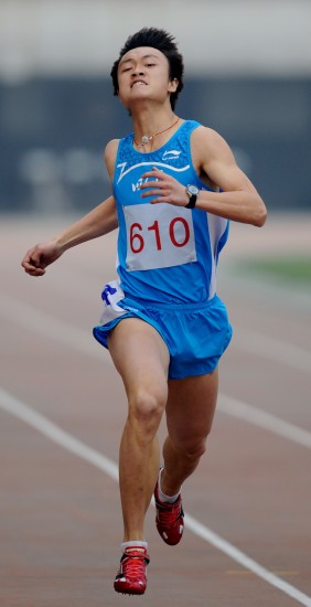 图文-全国青年田径锦标赛赛况 林洋在400米决赛中