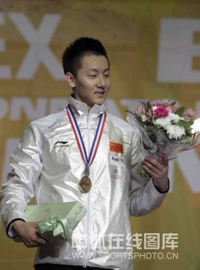 图文-羽球世锦赛男单陈金夺冠这是辛吉斯给的花