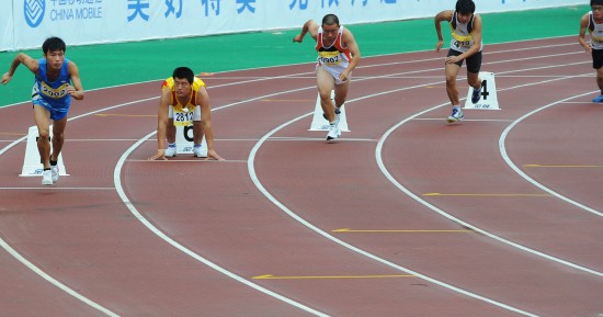 图文-重在参与的特奥会 选手起跑时慢了几拍