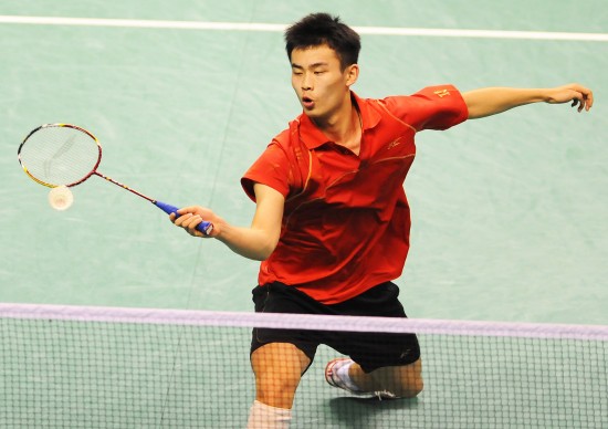 图文-全国羽毛球锦标赛赛况 乔斌在比赛中回球