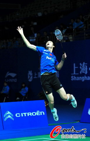 图文-中羽赛男单半决赛赛况 鲍春来潇洒跳杀_