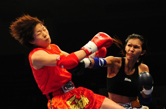 当日,2010年中泰拳王争霸赛五个级别的比赛在广东顺德举行.