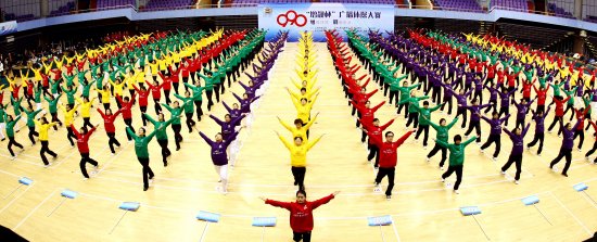 图文-全国各地全民健身迎新年 上海恢复广播操