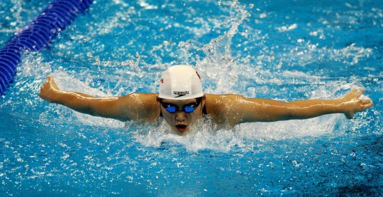 图文-叶诗文获200米混合泳冠军 蝶泳比赛全力