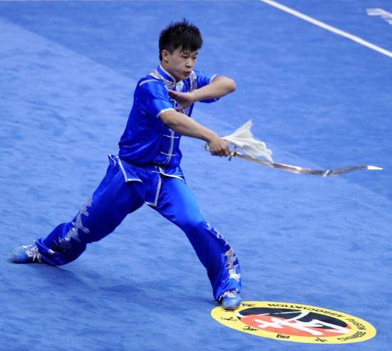 图文-城运会武术项目比赛赛况 高晓彬在刀术比赛中