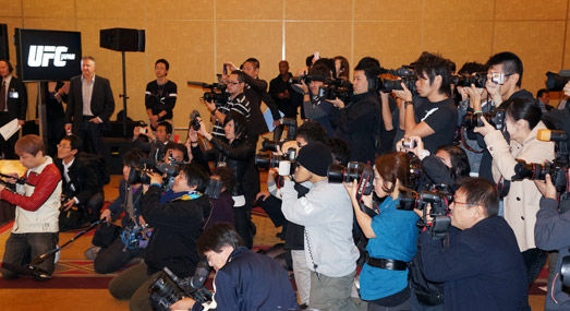 图文-UFC144将战日本新闻发布会 启动发布会