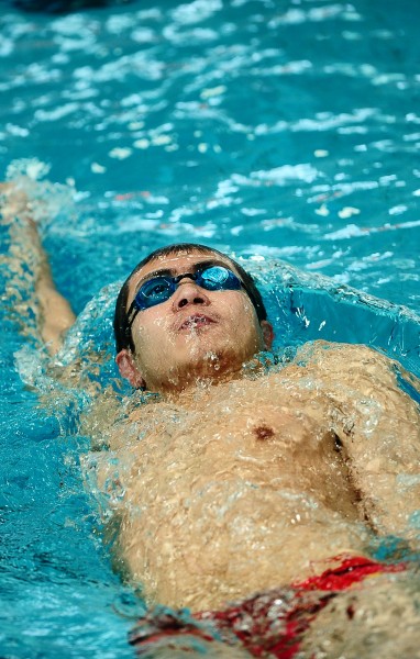 图文-国家游泳队高原训练结束 刘俊午在训练中