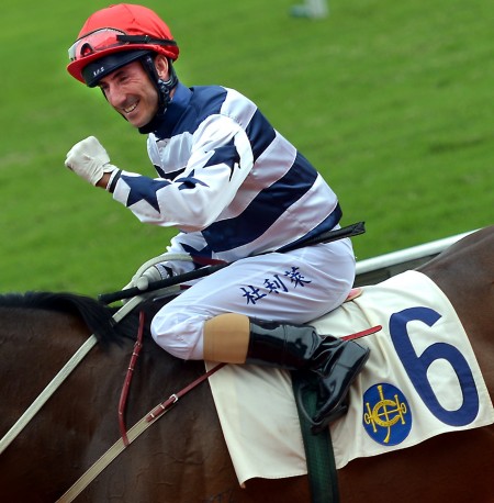 唱片骑师_香港艾曼妞_香港骑师收入(2)