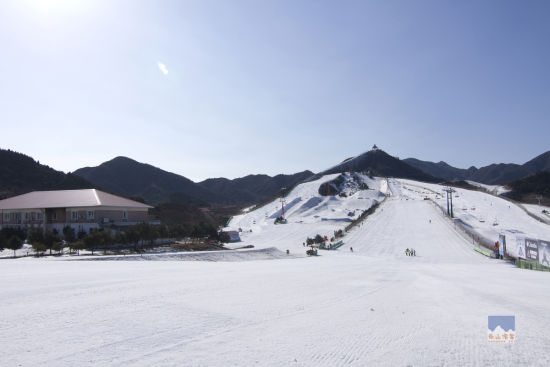北京南山滑雪场介绍:曾率先开设猫跳雪道