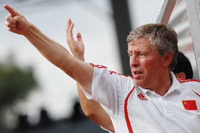 ac米兰球星抢走国家队风头 相隔百米训练国足