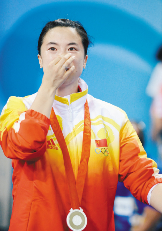 王楠在笑!但她的眼眶中含着热泪!