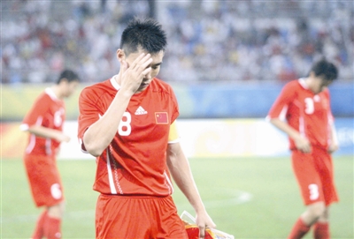 亚足联的颁奖礼昨晚在上海举行 中国足球四大