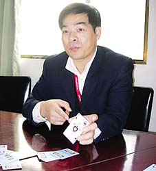 “赌王”任桥牌中心技术总监曾蒙面打麻将29小时