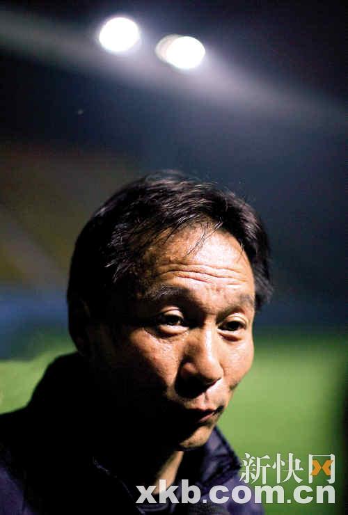 沈祥福称严格对广州足球负责 不知王小诗为何