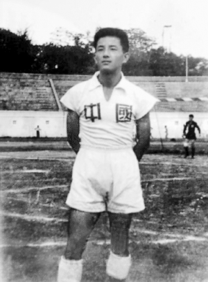 其他栏目 正文   2007年,中国足球元老年维泗,史万春,陈成达,陈家亮