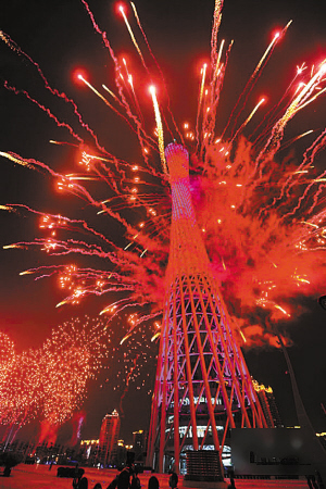 烟花飞上广州塔