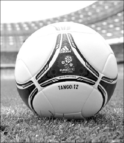 阿迪达斯发布欧洲杯用球 Tango 12揭开神秘面