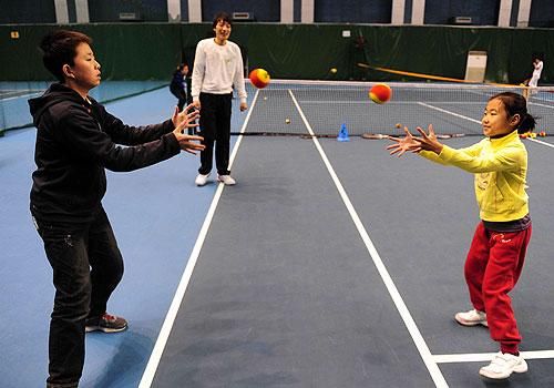 春动北京计划点亮京城 青少年公益网球培训启