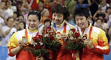 北京奥运辉煌：女单升起三面国旗