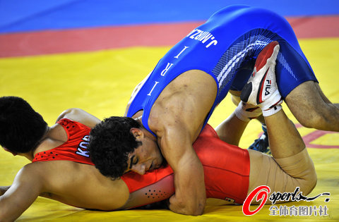 图文亚运男子摔跤自由式84kg级惨遭背后袭击