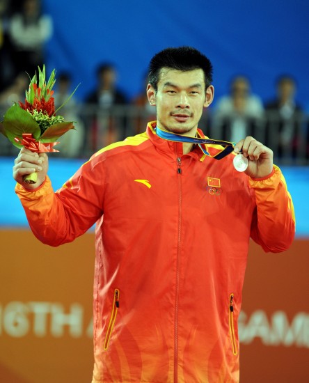 图文-男子古典式120公斤级颁奖 刘德利秀银牌