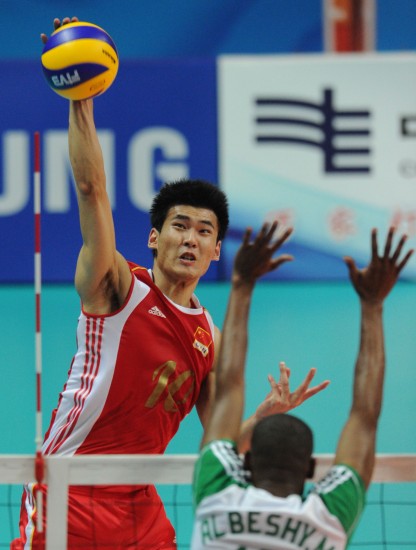 图文-男排排名赛中国3-0胜沙特 陈平2号位扣球