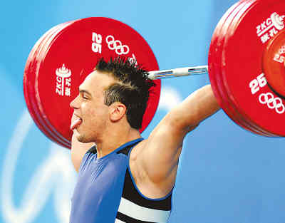 哈萨克斯坦选手带伤夺冠