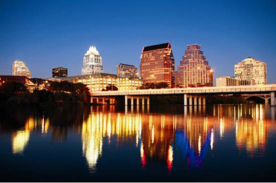 数码相机 > 正文  在圣安东尼奥河滨漫步,独自享受这一与众不同的美国