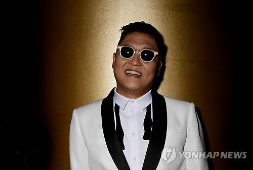 据youtube2日介绍,当天凌晨零点歌手psy的《江南style》音乐视频(mv)