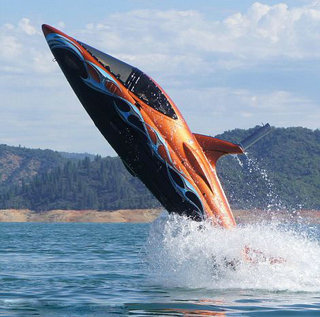 美退役战斗机造鲨鱼快艇:线条完美