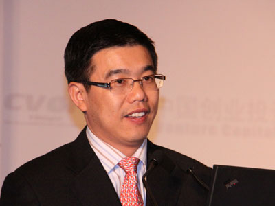 图文:建银国际行政总裁兼执行董事胡章宏演讲