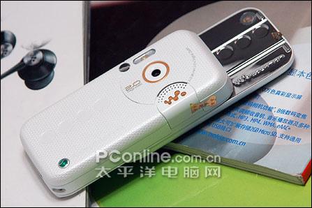音乐滑盖 索尼爱立信w830c售价1780元(2)_手机_科技时代_新浪网