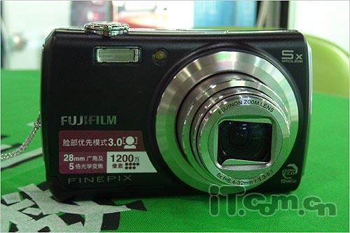 超越普通卡片相机富士f100套机2399元