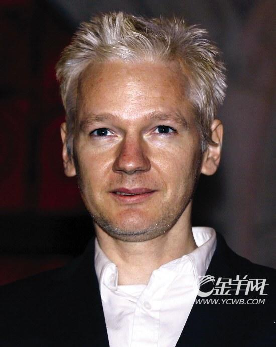 阿桑奇与丹尼尔(网络照片)很有父子相