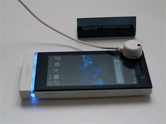 透明带升级! 索尼xperia u st25i实拍_手机_科技时代_新浪网