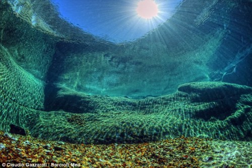 黑海海底河流图片