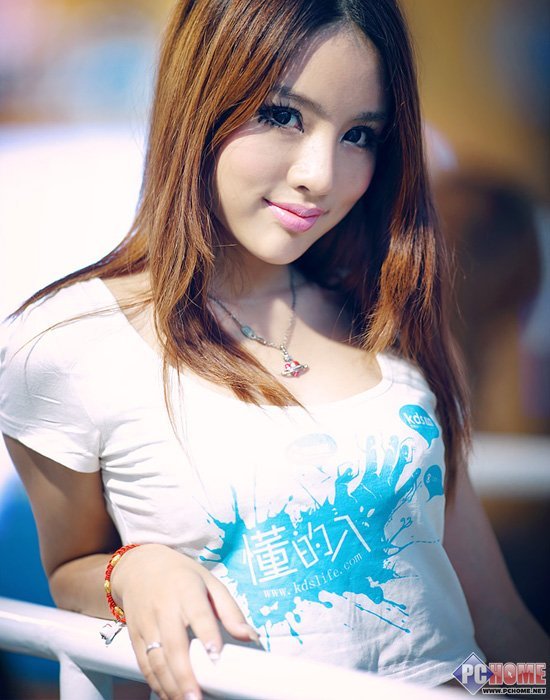 数码相机 > 正文   作品6:《 宾得2012chinajoy摄影团-牛视角》