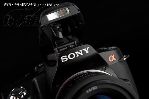 索尼a390 编辑点评:索尼a390采用aps-c画幅1420万像素的ccd