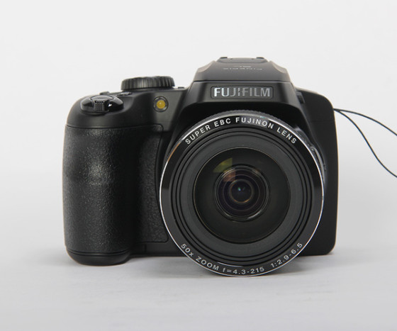 富士sl1000是今年年初推出的一款大变焦旗舰级产品,最大的亮点就是