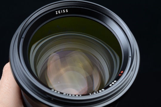 镜头镀膜otus 85/1.4采用了卡尔·蔡司t*  抗反射涂层镀膜.