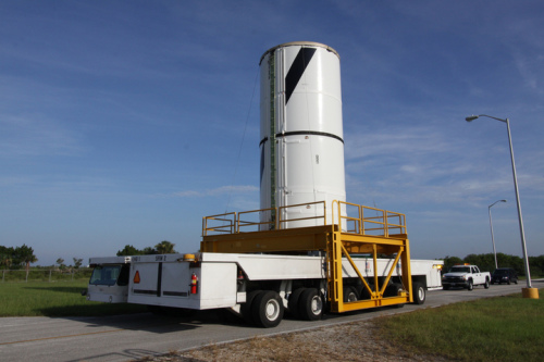 图文:运输等待组装的战神火箭部件