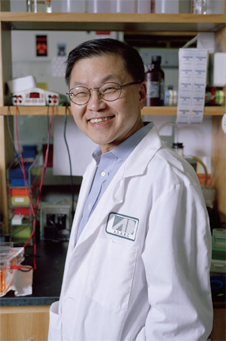 何大一的抗艾新术:开发一种新疫苗