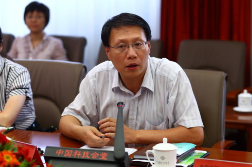 图文:中国科协科普部副部长殷皓