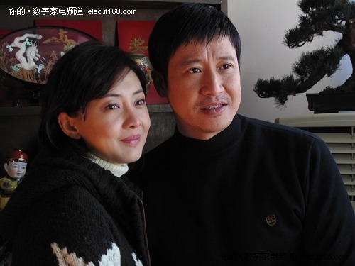 《牵挂》演员剧照主要演员:牛建国--张国强饰,金梦瑶--牛莉饰,牛德山