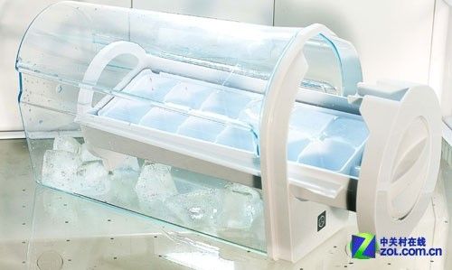 多功能旋转制冰器这款冰箱设计有一个非常新奇的多功能鲜魔方,可以