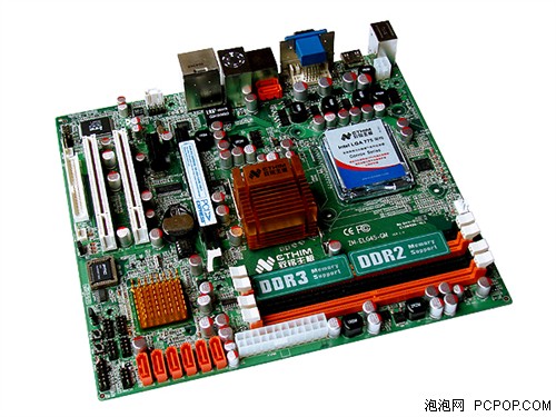 集成gma4500 首款双内存规格g45主板!