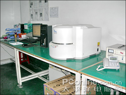 图三 环保实验室设备之一 edx-720光谱分析仪 价值60余万元,可检测