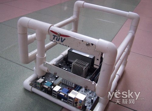 网友恶搞骷髅机箱 暴强自制准系统羡煞旁人