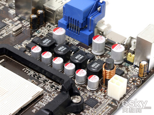 打破880价格底线 双敏ur880mt主板仅需479元